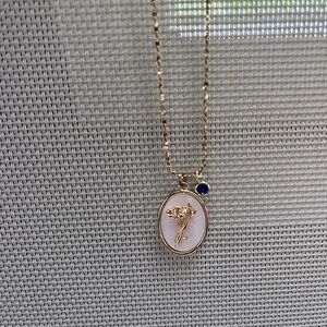 Elegant Gold and White Pendant Necklace